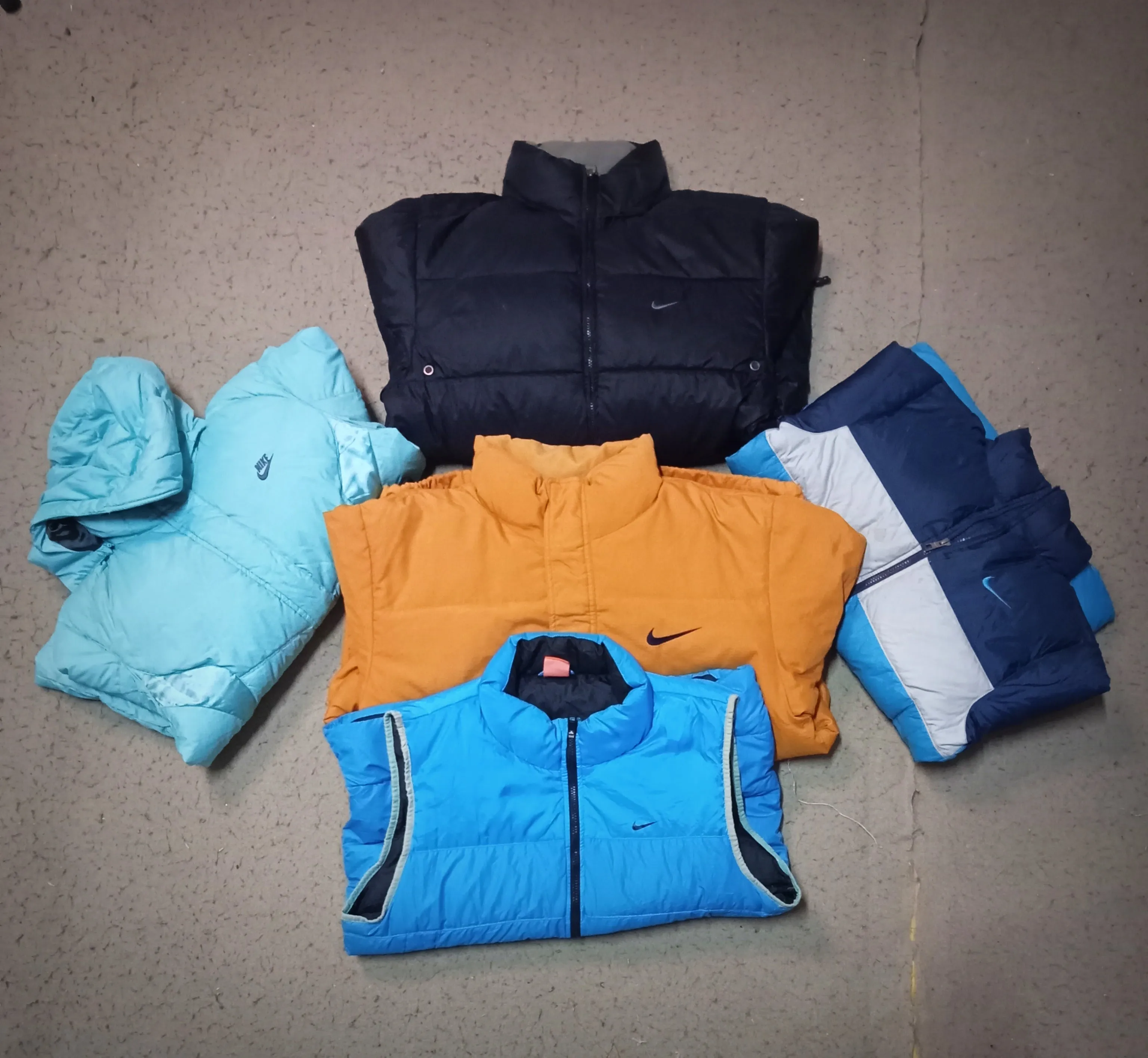 Banded Nike Puffer jackets 15 pieces