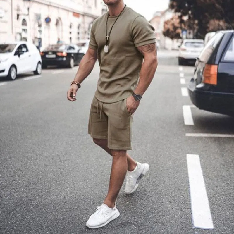 Men Round Neck Slim Tee & Drawstring Side Pocket Sports Shorts