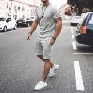 Men Round Neck Slim Tee & Drawstring Side Pocket Sports Shorts