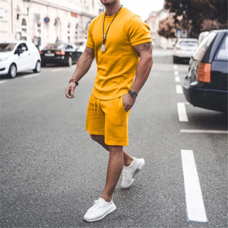 Men Round Neck Slim Tee & Drawstring Side Pocket Sports Shorts