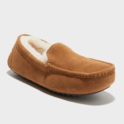 New - dluxe by dearfoams Men's Nelson Shearling Moccasin Slippers